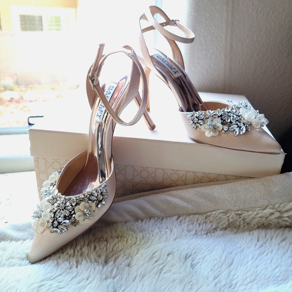🍒NIB🍒 BADGLEY MISCHKA SATIN EMBELLISHED BRIDAL PUMPS